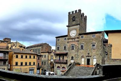 Art & Wine Tour - Daytrip in Cortona and Montepulciano Wineries Art & Wine Tour - Daytrip in Cortona and Montepulciano Wineries