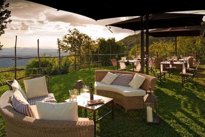 Wine Tasting and Tour in an Organic Winery Wine Tasting and Tour in an Organic Winery