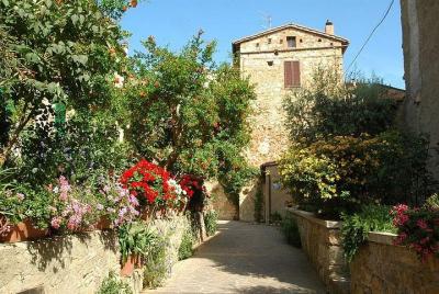 Private Transfer: Ciampino Airport (CIA) to Pienza or vice versa Private Transfer: Ciampino Airport (CIA) to Pienza or vice versa