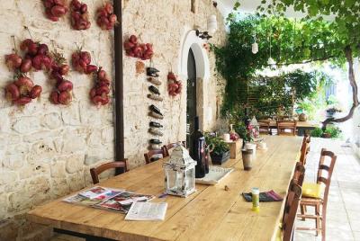 Visit of a vineyard with wine tasting & lunch