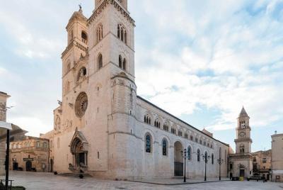 Tourist Tour of Altamura with tasting of local food and wine prod