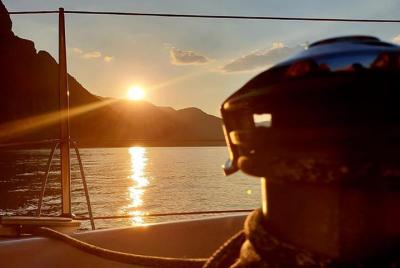 Sailing at Sunset on Lake Como: How to escape from daily routine Sailing at Sunset on Lake Como: How to escape from daily routine