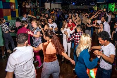 Barcelona Salsa Lovers dancing experience