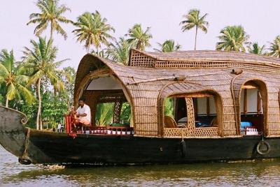 Private 2 Day Tour to Kerala from Chennai with Flight : Houseboat & Cochin Tour
