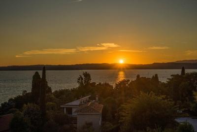 Lake Garda: Desenzano del Garda Sunset Boat Tour Lake Garda: Desenzano del Garda Sunset Boat Tour