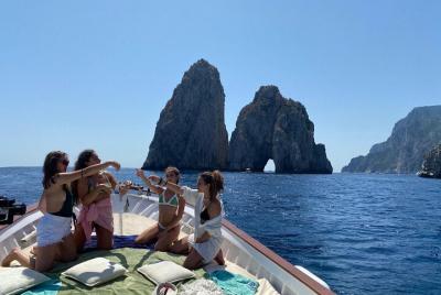 Capri Boat Tour: Living la Dolce Vita Capri Boat Tour: Living la Dolce Vita
