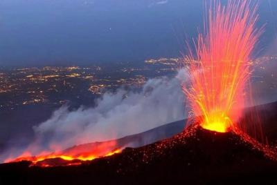 Top experience in the summit craters of Etna Top experience in the summit craters of Etna