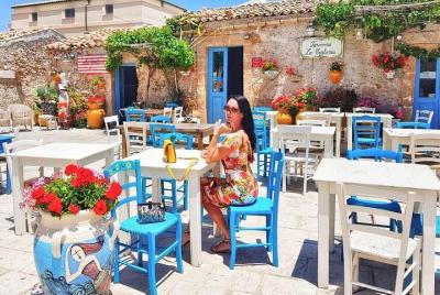 COLORS , FLAVORS and SMELLS IN THE SCENIC BAROQUE of SICILY COLORS , FLAVORS and SMELLS IN THE SCENIC BAROQUE of SICILY