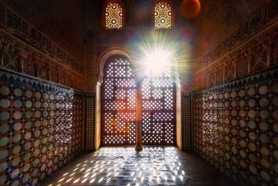 Alhambra Tour & ticket: Nasrid Palaces, Alcazaba & Generalife. Alhambra Tour & ticket: Nasrid Palaces, Alcazaba & Generalife.