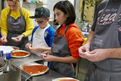 Pizza & Gelato family cooking class in Florence
