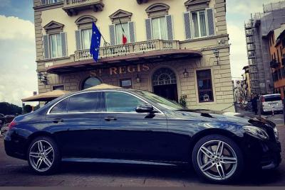 THE MALL LUXURY OUTLET CAR HIRE WITH DRIVER Mercedes E from Florence THE MALL LUXURY OUTLET CAR HIRE WITH DRIVER Mercedes E from Florence