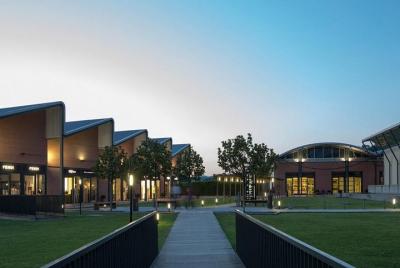 The Mall Luxury Outlet, Shopping Trip - Private Tour The Mall Luxury Outlet, Shopping Trip - Private Tour