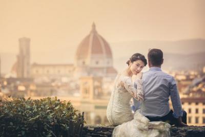 Honeymooners Florence Tour with Professional Photographer and Driver Honeymooners Florence Tour with Professional Photographer and Driver