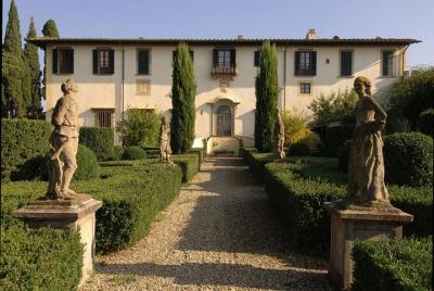 Tuscan ‘Bella Vita’: Wine Tasting, Light Lunch, Cellar Tour and Swim Tuscan ‘Bella Vita’: Wine Tasting, Light Lunch, Cellar Tour and Swim