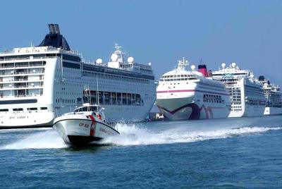 Shared Shuttle from Civitavecchia Port to Rome or Fiumicino Airpo Shared Shuttle from Civitavecchia Port to Rome or Fiumicino Airpo