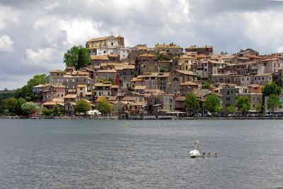 Private Transfer: Fiumicino Airport (FCO) to Anguillara Sabazia o Private Transfer: Fiumicino Airport (FCO) to Anguillara Sabazia o