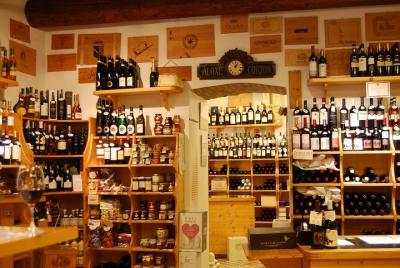 Sightseeing and Wine Tasting in Como Sightseeing and Wine Tasting in Como