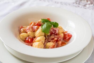 Dining experience at a local Dining experience at a local's home at Lake Como with show cooking