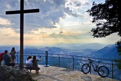Private Panoramic E-Bike Tour in Como and Surroundings Private Panoramic E-Bike Tour in Como and Surroundings