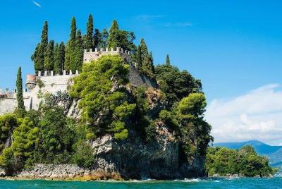 Afternoon motorboat tour in Sirmione Afternoon motorboat tour in Sirmione