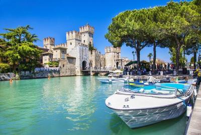 Guided tour in Sirmione with motorboat tour Guided tour in Sirmione with motorboat tour