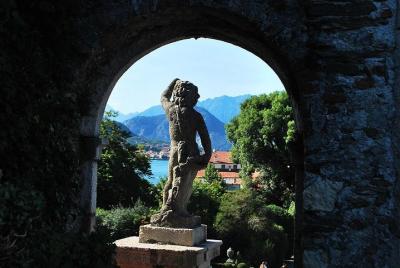 Private tour on isola Bella with a tour guide and sunset cruise with aperitif. Private tour on isola Bella with a tour guide and sunset cruise with aperitif.