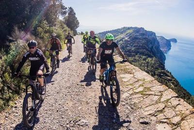Take it slowly: a complete tour of Cinque Terre by e-bike and yacht Take it slowly: a complete tour of Cinque Terre by e-bike and yacht