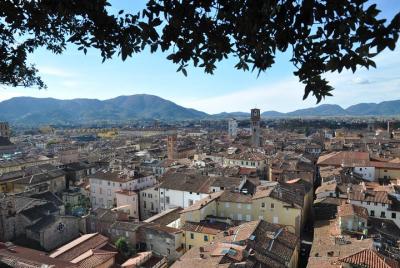 Lucca and Pisa Private Shore Excursion from La Spezia Lucca and Pisa Private Shore Excursion from La Spezia