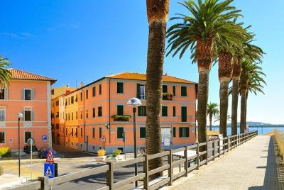 Transfer Forte dei Marmi to/from Rome optional Orbetello Stop
