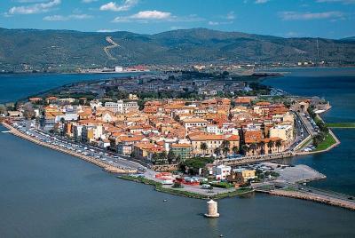 Transfer Fiumicino FCO Airport to/from Forte dei Marmi optional Orbetello Stop