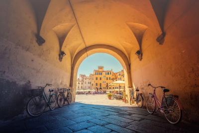 Lucca 2 hours private walking tour with a local guide Lucca 2 hours private walking tour with a local guide