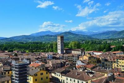 2-Hours Relax Walking Tour Through Lucca 2-Hours Relax Walking Tour Through Lucca