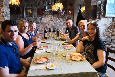 Private and exclusive wine tour in the beautiful hills of Lucca. Wine tasting.
