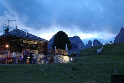 One Day Private Trekking on Lado Molveno with Lunch One Day Private Trekking on Lado Molveno with Lunch