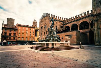 Bologna in 1 day by High Speed Train from Milan (Asinelli Tower & Food Tasting)