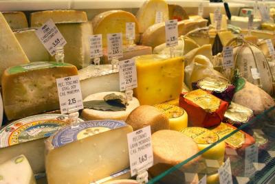 Evening Food Tour with Wine Tasting in Milan