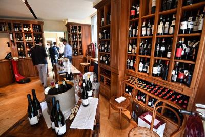 Exclusive wine experience with a local sommelier in Milan