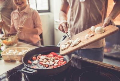 Hands-on cooking class with a local in Milan