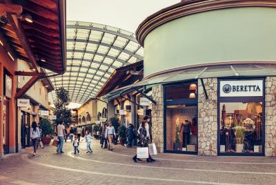 Franciacorta Outlet Village Shopping Tour from Milan