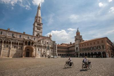 Modena Private Walking Tour with a Local Guide & Tigella Tasting Modena Private Walking Tour with a Local Guide & Tigella Tasting