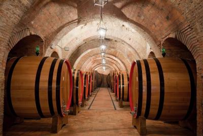 Montepulciano: Winery Tour & Tasting Experience Montepulciano: Winery Tour & Tasting Experience