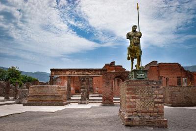 Full-Day Tour to Pompeii and Vesuvius with lunch from Naples Full-Day Tour to Pompeii and Vesuvius with lunch from Naples