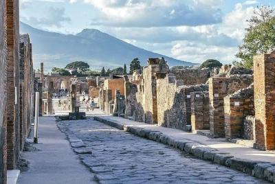 Pompeii Shuttle from Naples Pompeii Shuttle from Naples
