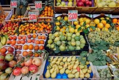 Local market visit and private cooking class at a local Local market visit and private cooking class at a local's home in Naples