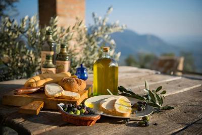 Olive Oil & Wine in the Euganean Hills Olive Oil & Wine in the Euganean Hills