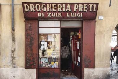 Small Group Walking Tour of Historic Shops in Padua