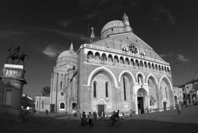 Private tour of Saint Anthony Basilica with Tiziano's frescoes