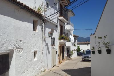 Wine & Tapas tour by electric bike (e-bike) including Ronda pickup (half day) Wine & Tapas tour by electric bike (e-bike) including Ronda pickup (half day)
