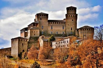 Vineyards and Delicacies of Parma Vineyards and Delicacies of Parma's Surrounding Hills