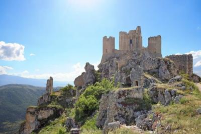 Rocca Calascio and Santo Stefano di Sessanio: trekking and cinema